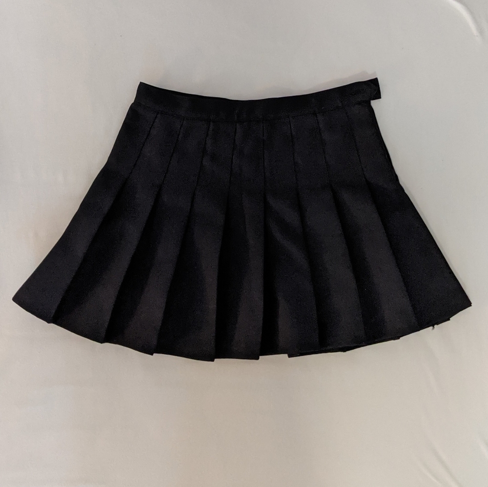 black pleated skirt
